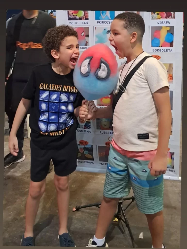 homen aranha com crianças